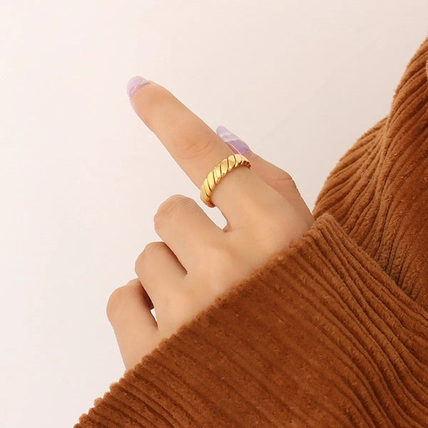 Amara Ring